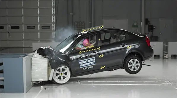 تست ایمنی خودرو در ایران؛ نمایش جدید یا پایان ساخت ارابه‌های مرگ